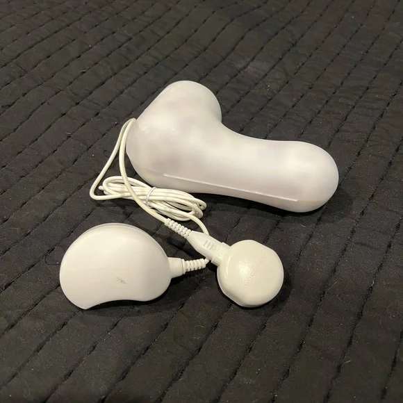 Clarisonic Mia 2 Purple Animal Print Cleansing Brush Set - Picture 2 of 4